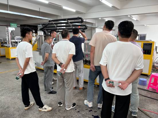 客戶親臨錫華工廠，深入考察水下切粒設(shè)備操作與維護(hù)